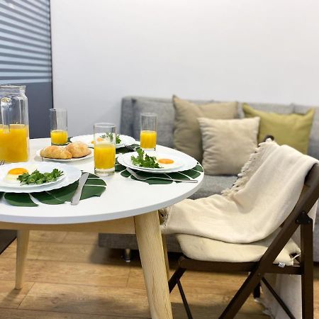 Студия В Стиле Loft В Центре Города Almati Kültér fotó