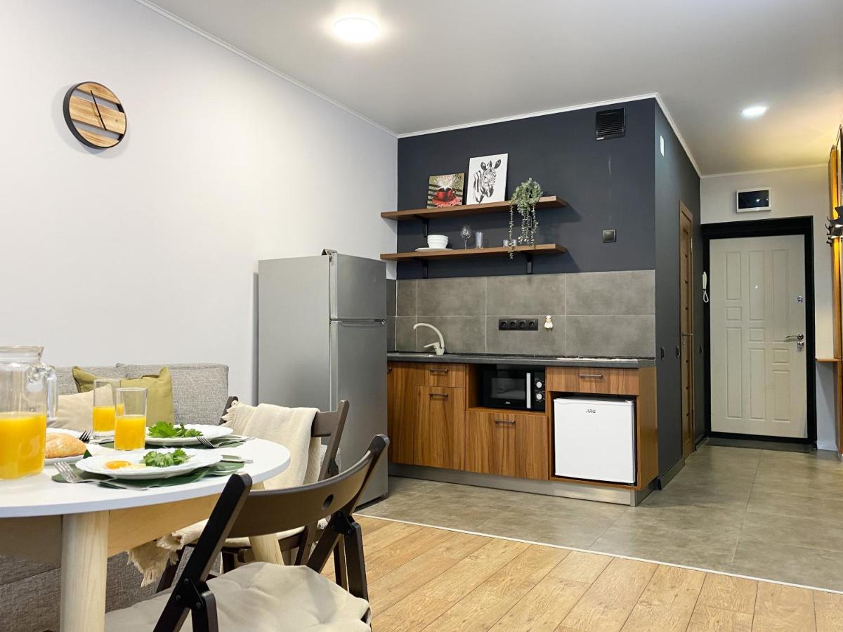 Студия В Стиле Loft В Центре Города Almati Kültér fotó