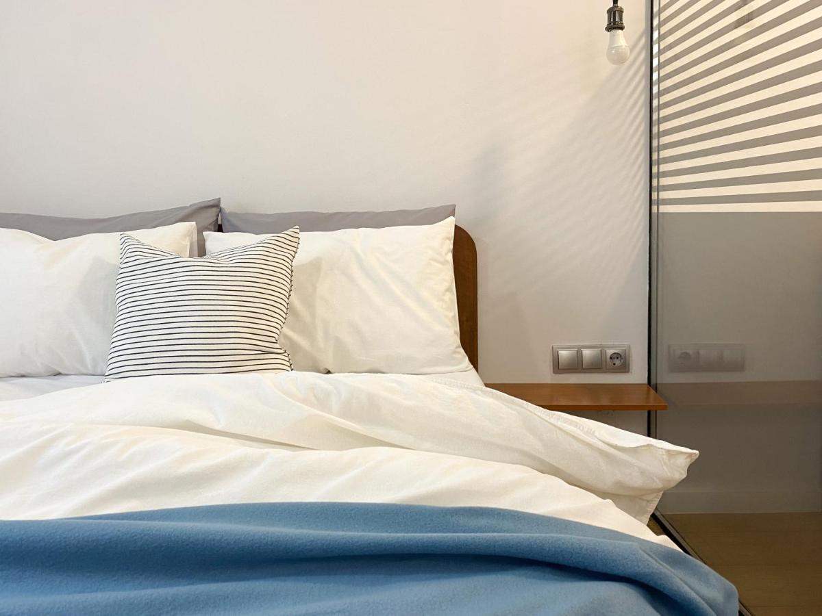 Студия В Стиле Loft В Центре Города Almati Kültér fotó