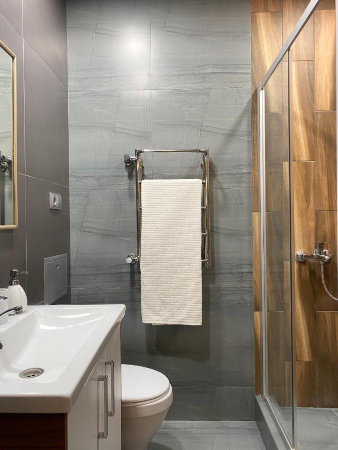 Студия В Стиле Loft В Центре Города Almati Kültér fotó