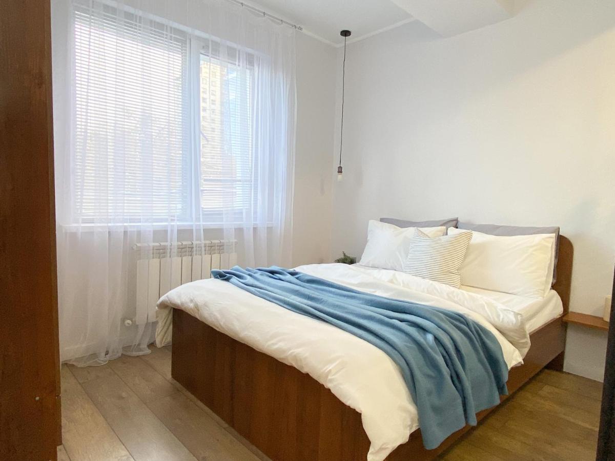 Студия В Стиле Loft В Центре Города Almati Kültér fotó